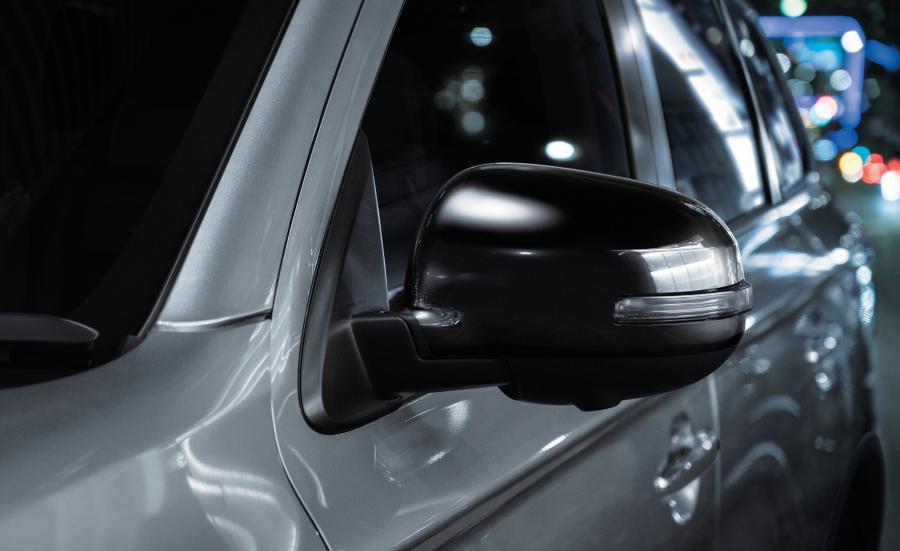 Детали экстерьера Mitsubishi Outlander Black Edition 2018 года  (JP) (фото 2 из 18)